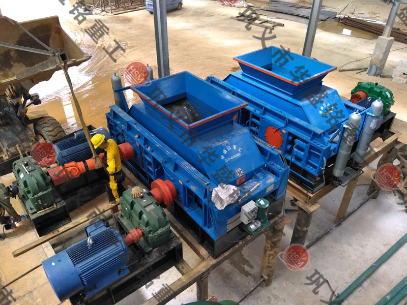 重慶巫溪時(shí)產(chǎn)150噸河卵石對(duì)輥式破碎機(jī)生產(chǎn)現(xiàn)場 重慶巫溪時(shí)產(chǎn)150噸河卵石對(duì)輥式破碎機(jī)生產(chǎn)現(xiàn)場