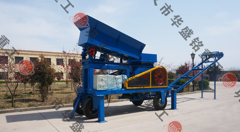 移動對輥破碎機發(fā)貨現場