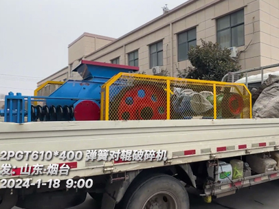 彈簧對輥破碎機 發往山東煙臺 彈簧對輥破碎機 發往山東煙臺