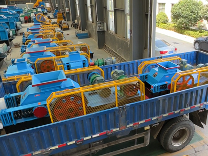 齒輥破碎機+彈簧對輥破碎機 發往河南焦作 齒輥破碎機+彈簧對輥破碎機 發往河南焦作